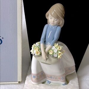 🖤RARE💕💕 LLADRÓ 5467 DULCEMENTE TIMIDA MAY FLOWERS in the Original Box